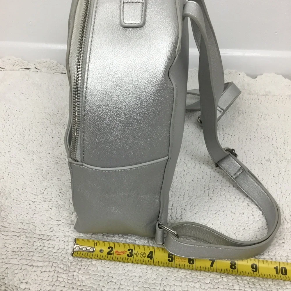Danielle Nicole FROZEN 2 Freeze Silver Backpack - Picture 9 of 13